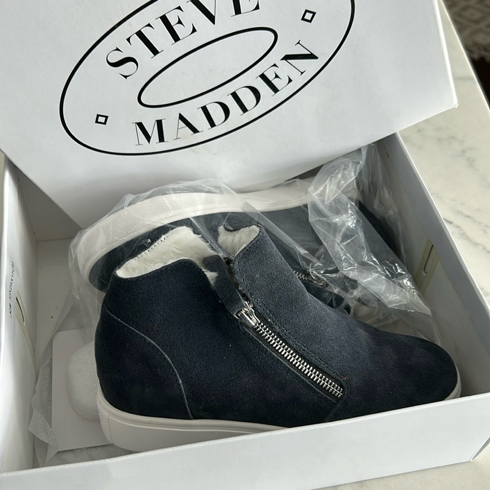 Steve Madden Caliber Wedge Sneaker, size 6.5, color grey suede.
